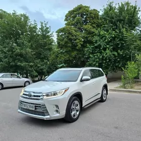 Toyota Highlander 2016