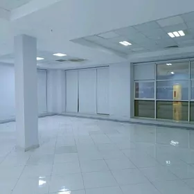 Obezdnoý 1etaž 550m² magazin