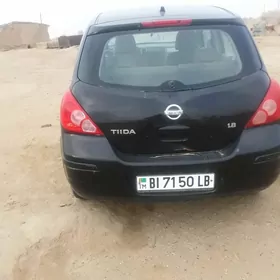 Nissan Tiida 2010