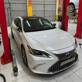 Lexus ES 350 2019