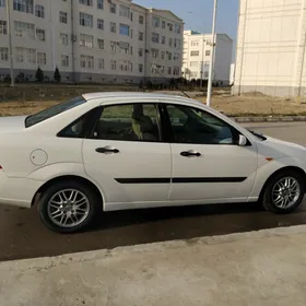 Ford Focus 2000