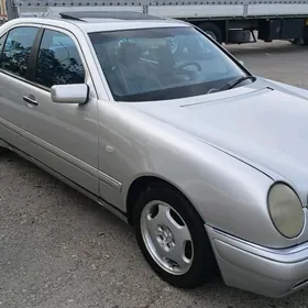 Mercedes-Benz E320 1996