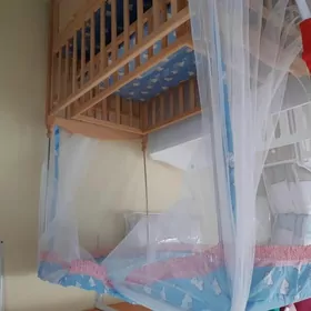 Детская кроватка