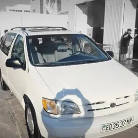 Toyota Sienna 1998