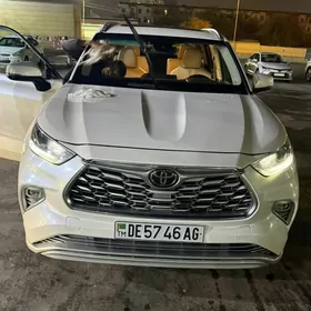 Toyota Highlander 2021