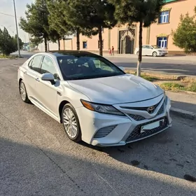 Toyota Camry 2018