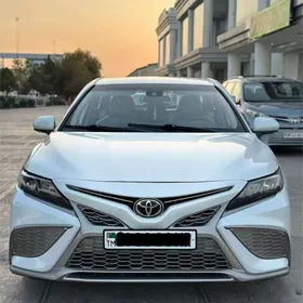Toyota Camry 2021