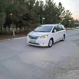 Toyota Sienna 2010