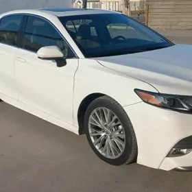 Toyota Camry 2018