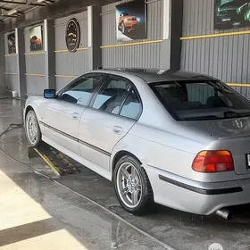 BMW E39 2000