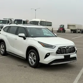 Toyota Highlander 2021