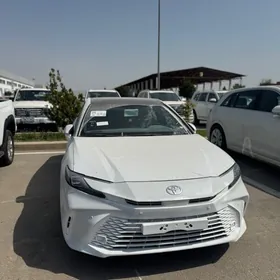 Toyota Camry Hybrid 2025