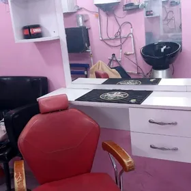 salon stol, kreslasy bilen.