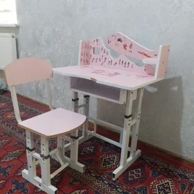 детский учебный стол и стул.
