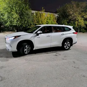 Toyota Highlander Hybrid 2021