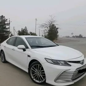 Toyota Camry 2021