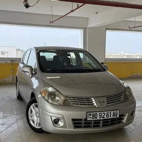 Nissan Versa 2012