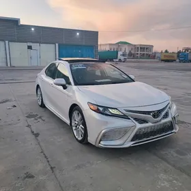 Toyota Camry 2021