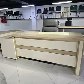 Direktorskiy stol.Ofis stol