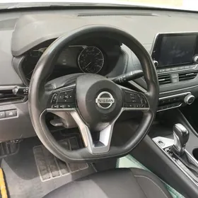 Nissan Altima 2019