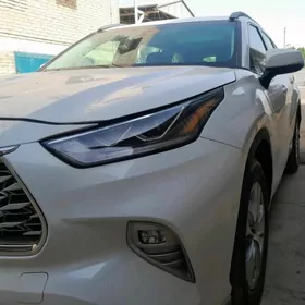 Toyota Highlander 2021