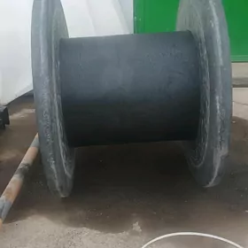 большой барабан от кабеля