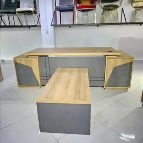 Ofisny stol.Direktorskiy stol