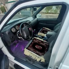 Nissan Pathfinder 2000