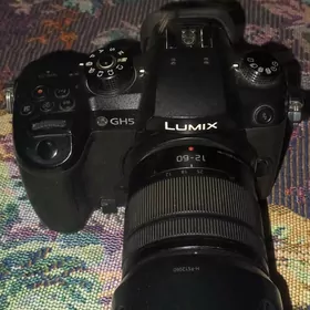 Lumix GH5