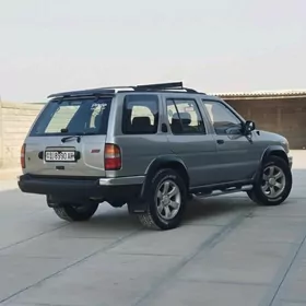 Nissan Pathfinder 1998