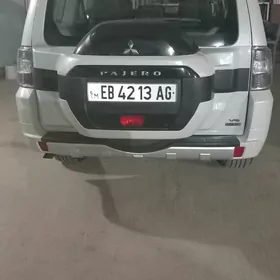 Mitsubishi Pajero 2015
