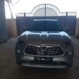 Toyota Highlander 2021