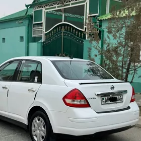 Nissan Versa 2011