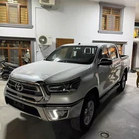 Toyota Hilux 2025