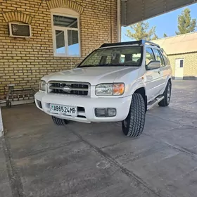 Nissan Pathfinder 2000