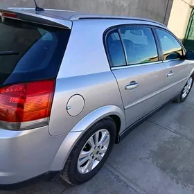 Opel Signum 2004