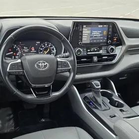 Toyota Highlander 2021