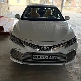 Toyota Camry 2021