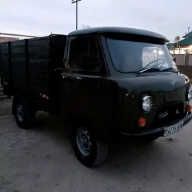 UAZ 469 2005