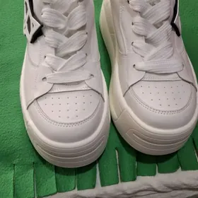 Кроссовки женские