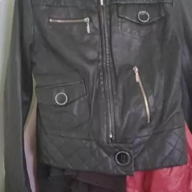 продам куртку цвет чёрный