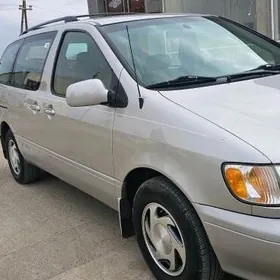 Toyota Sienna 2002