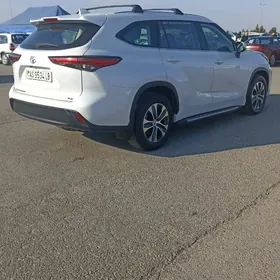 Toyota Highlander 2021