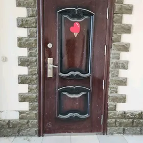 Входная дверь