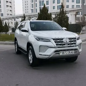 Toyota Fortuner 2023