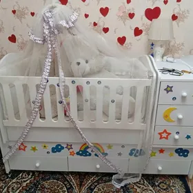 Детская кроватка