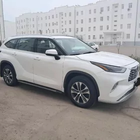 Toyota Highlander 2021