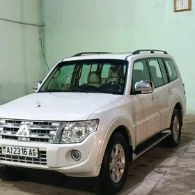Mitsubishi Pajero 2014