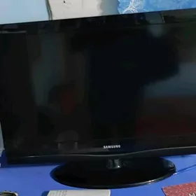 SAMSUNG 32-LIK MONITOR