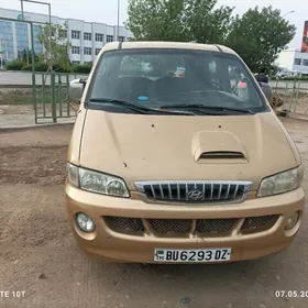 Hyundai H-1 2001